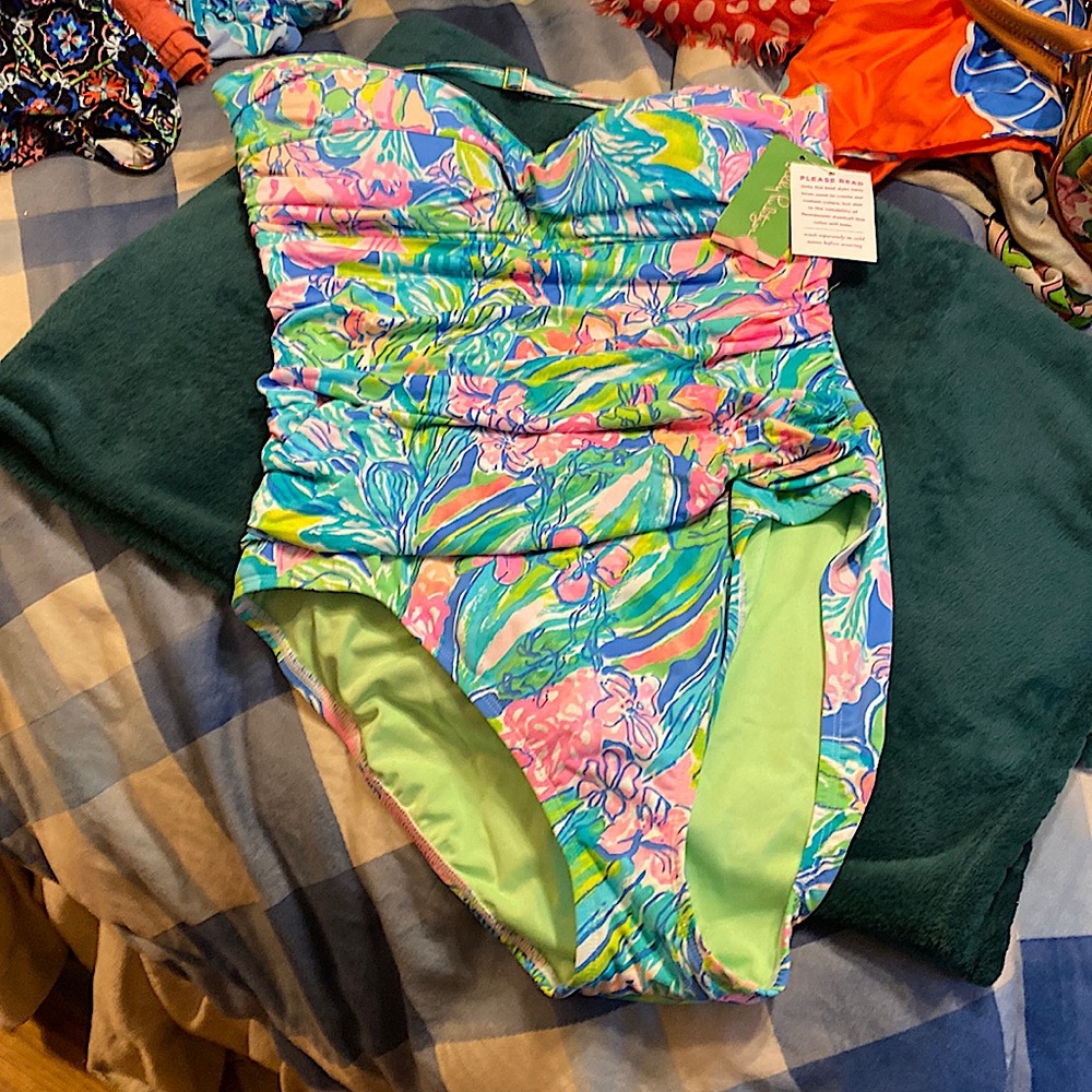 Lilly Pulitzer size 12 new with tag swimsuit - Perfect for spring break!